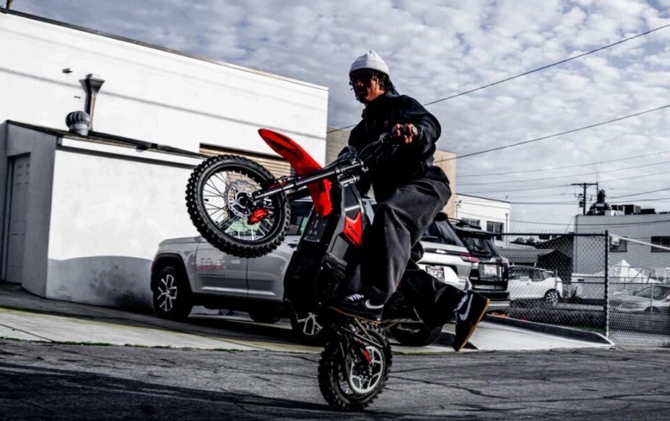 xe-may-dien-gia-chi-ngang-honda-air-blade:-chay-80km/h,-di-gan-100km/sac,-nhung-mot-diem-tru-lon