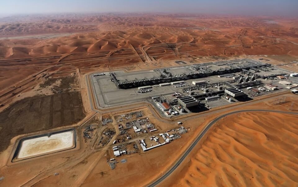 gia-xang-dau-hom-nay-163.2026:-the-gioi-van-neo-dinh-100-usd/thung