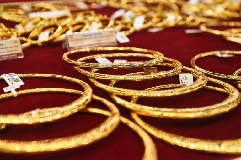 gia-vang-lao-doc-ve-sat-5.000-usd/ounce,-du-bao-'nong'-cho-chu-ky-toi