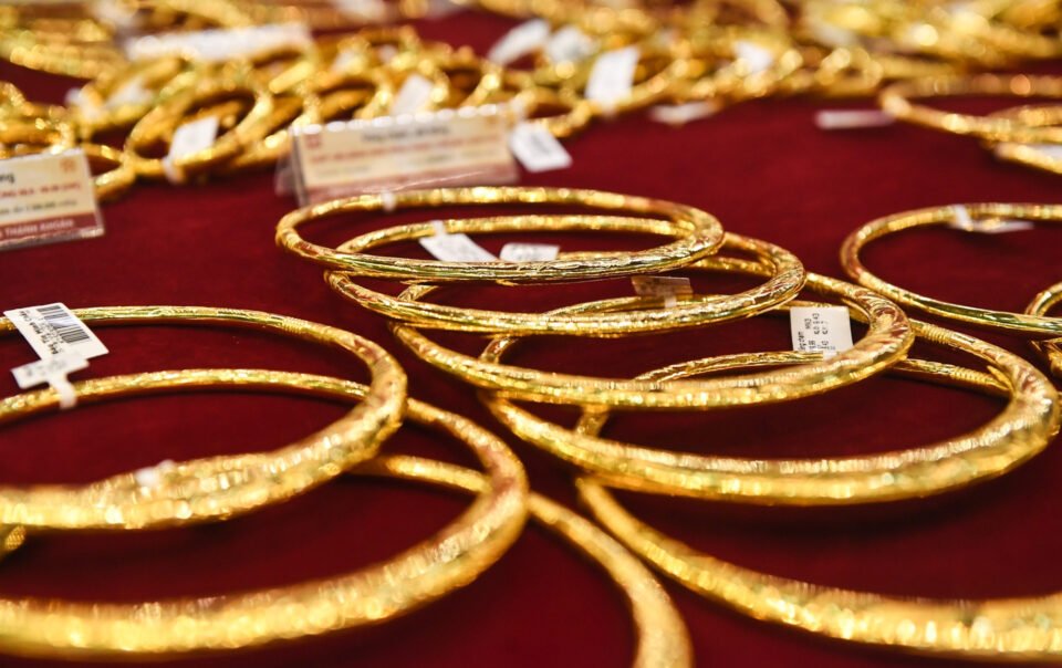 gia-vang-lao-doc-ve-sat-5.000-usd/ounce,-du-bao-'nong'-cho-chu-ky-toi