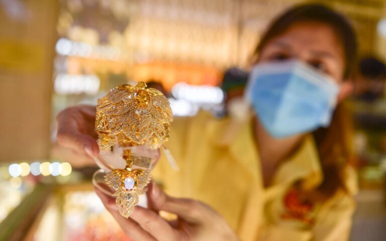 gia-vang-da-giam-manh-so-voi-dinh,-gioi-chuyen-gia-nhan-dinh-gi?
