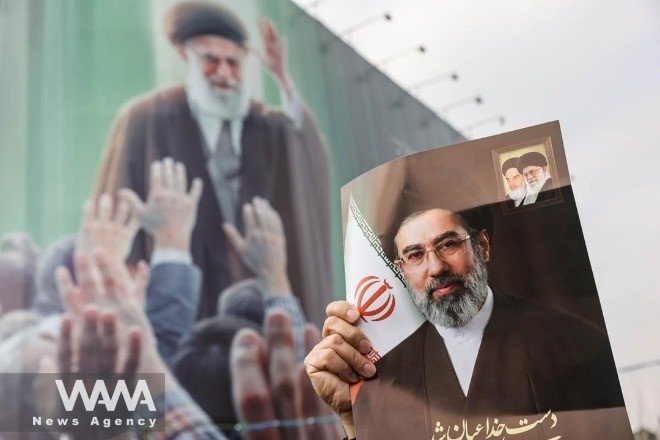 he-lo-khoanh-khac-tan-lanh-tu-toi-cao-iran-thoat-chet-khi-bi-khong-kich