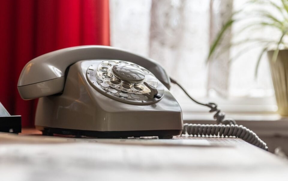 ly-do-hon-20%-nguoi-my-van-dung-dien-thoai-co-dinh