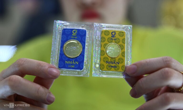 gia-vang-lui-ve-185-trieu-dong