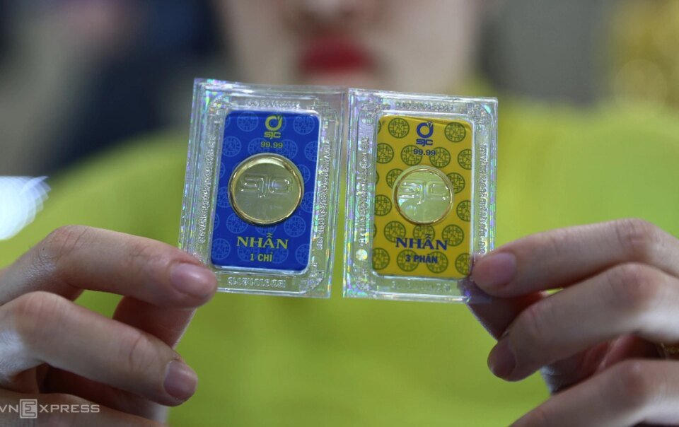 gia-vang-lui-ve-185-trieu-dong