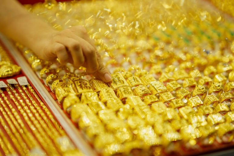 gia-vang-hom-nay-18/3/2026-roi-xuong-duoi-5.000-usd,-sjc-va-nhan-van-cao-chot-vot