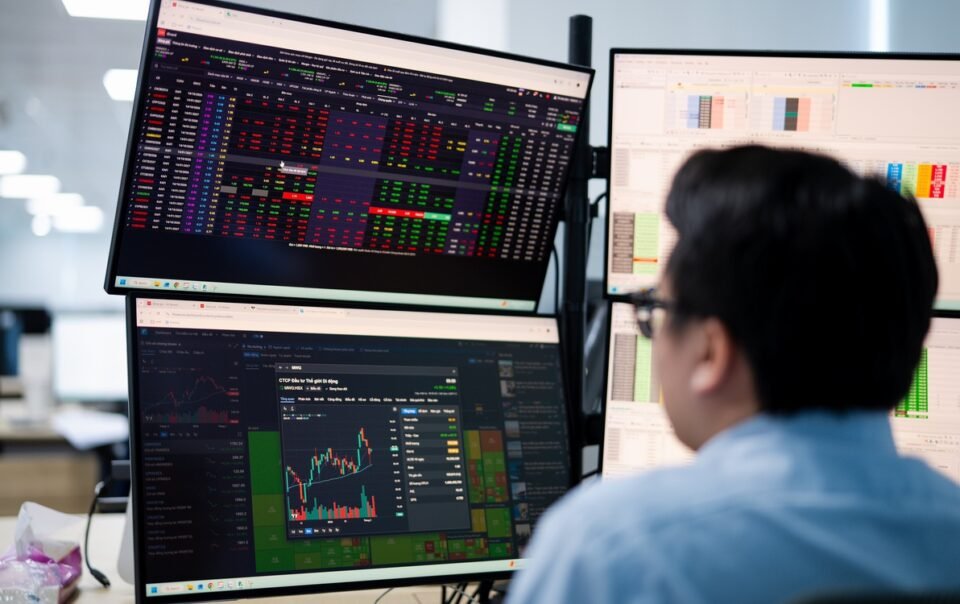 chung-khoan-18-3:-du-bao-kha-nang-dieu-chinh-sau-la-thap-khi-luc-ban-ha-nhiet