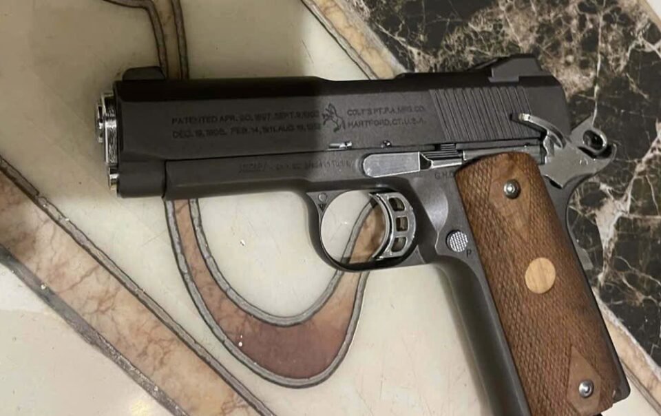 cong-an-vinh-long-dieu-tra-vu-xo-xat-co-tieng-sung-no-tai-khach-san