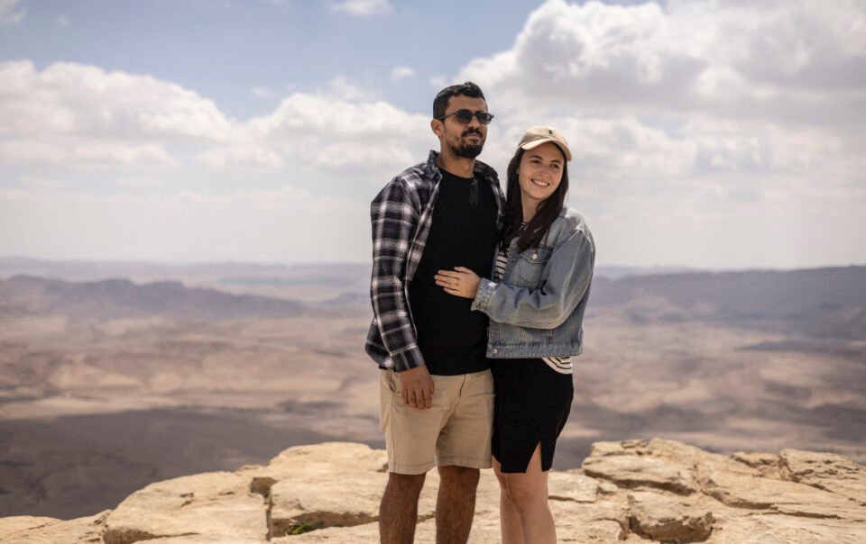 nguoi-israel-den-sa-mac-tron-tieng-coi-bao-dong-khong-kich