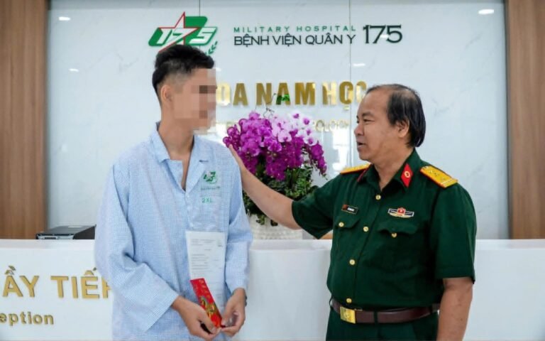 dau-du-doi-vung-biu,-nam-sinh-suyt-mat-tinh-hoan