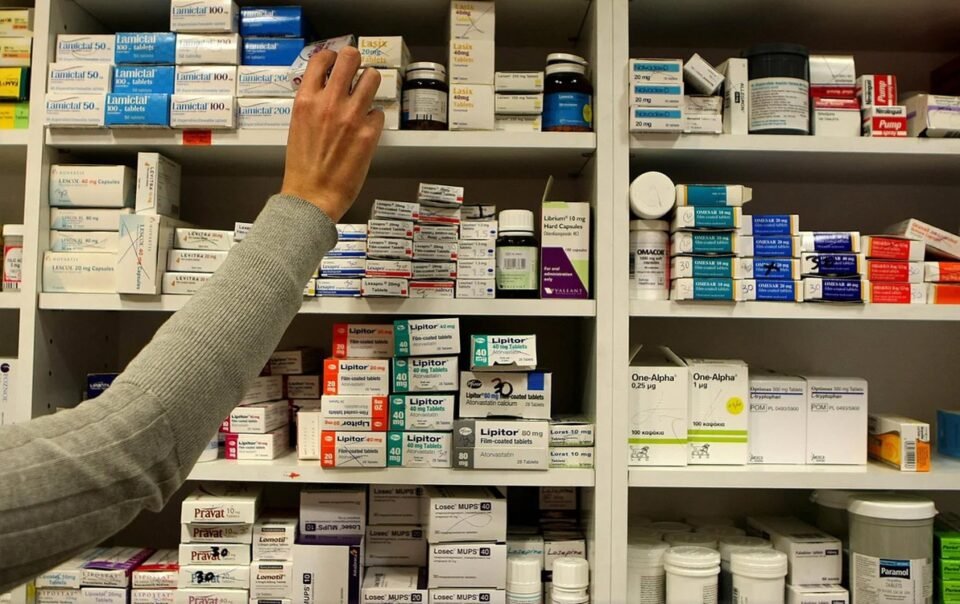 anh-doi-mat-nguy-co-thieu-duoc-pham-do-cang-thang-tai-eo-bien-hormuz