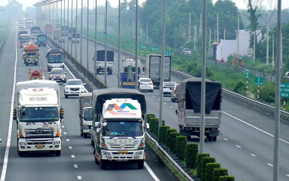 10-o-to-cua-cuc-canh-sat-giao-thong-se-ghi-hinh-vi-pham-tren-cao-toc-tp.hcm-–-trung-luong-–-can-tho