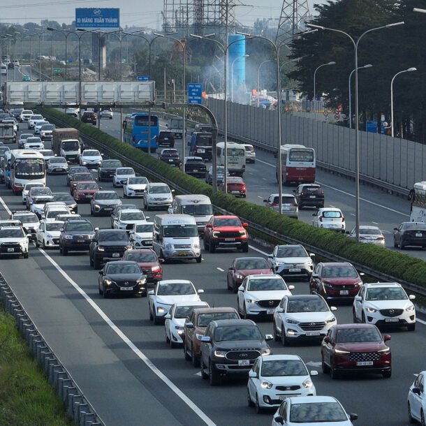 csgt-su-dung-o-to-hoa-trang-ghi-hinh-xe-vi-pham-tren-cao-toc