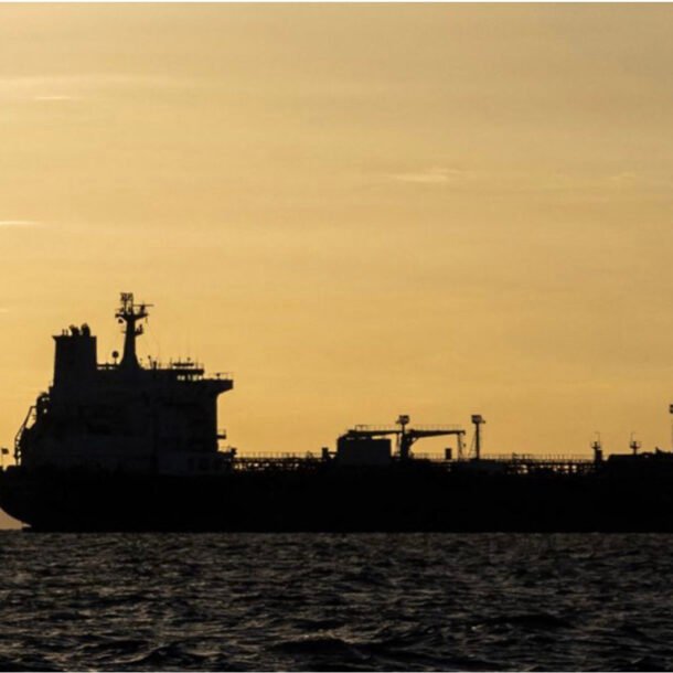 tau-cho-hang-tram-nghin-thung-dau-nga-dang-huong-ve-cuba