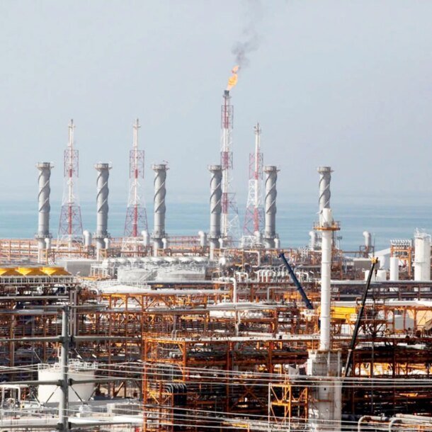 ‘trai-tim’-khi-dot-iran-bi-tan-cong,-gia-dau-vuot-112-usd/thung