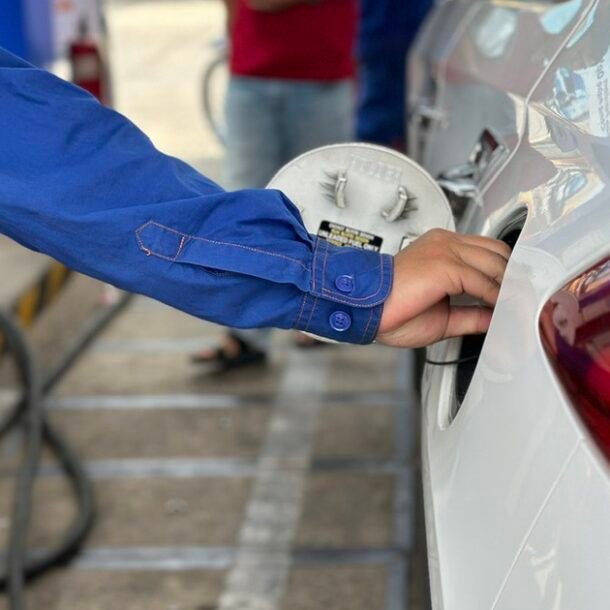 gia-xang-dau-hom-nay-203.2026:-trong-nuoc-tang,-the-gioi-quay-dau-giam-manh