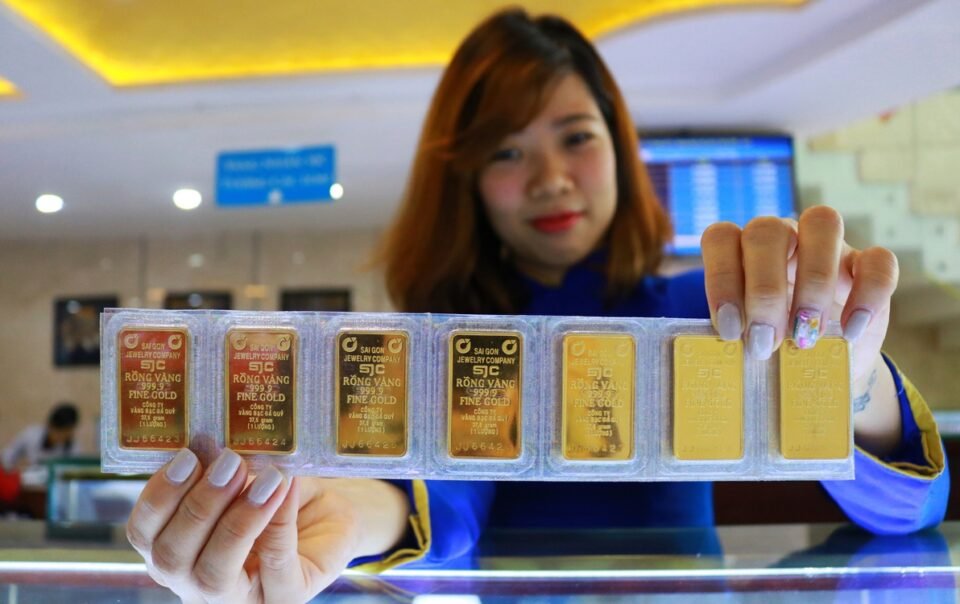 gia-vang-mieng-sjc-giam-den-7,5-trieu-dong/luong