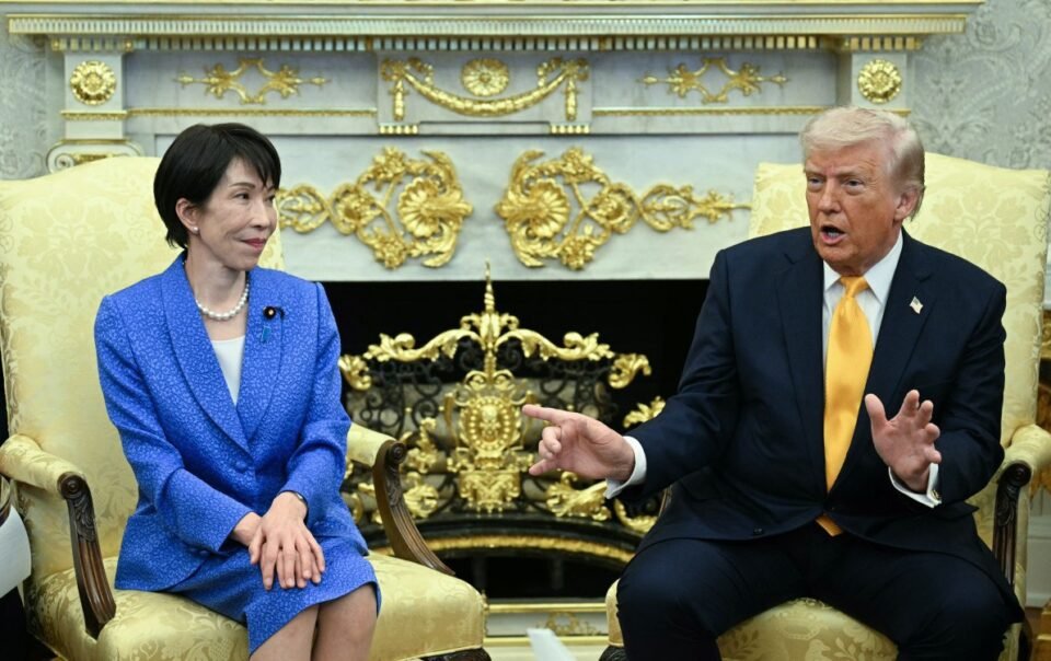 ba-takaichi-bien-sac-khi-ong-trump-noi:-ai-hieu-bat-ngo-hon-nhat-ban-ve-vu-tran-chau-cang?