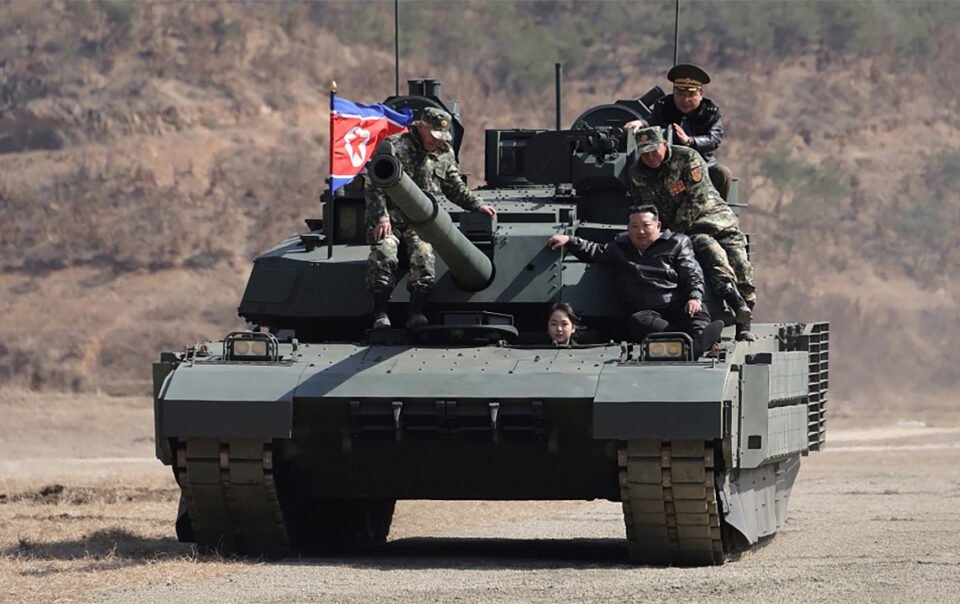 con-gai-ong-kim-jong-un-lai-xe-tang-chu-luc