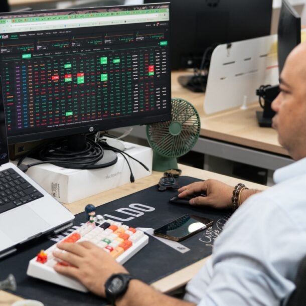 chung-khoan-20-3:-gia-xang-vuot-30.000-dong/lit,-thi-truong-se-phan-ung-ra-sao?