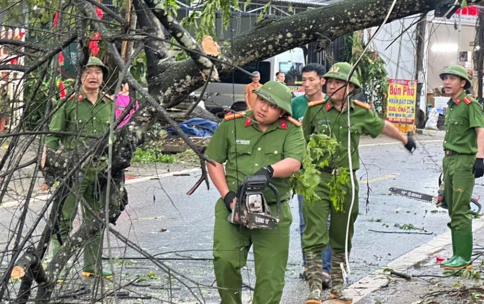 3-tinh-co-mua-giong,-2-nguoi-bi-thuong,-824-ngoi-nha-hu-hong