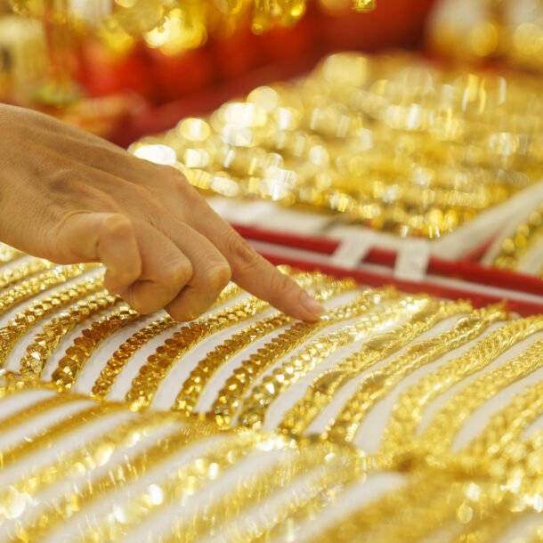 gia-vang-giam-sau-roi-bat-tang-manh:-co-nen-mua-vang-khi-gia-chenh-gan-30-trieu/luong?