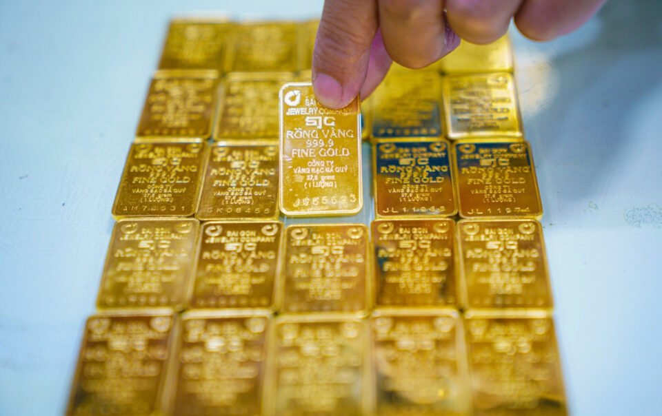 gia-vang-hom-nay-23/3/2026-bat-tang-manh-me-tu-day,-vang-len-166-trieu-dong/luong