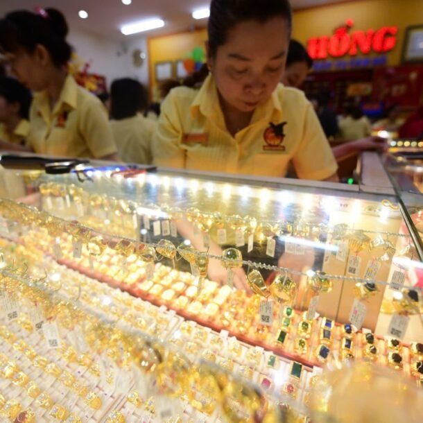 gia-vang-the-gioi-giam-manh-nhung-sjc-van-cao-hon-30-trieu-dong/luong