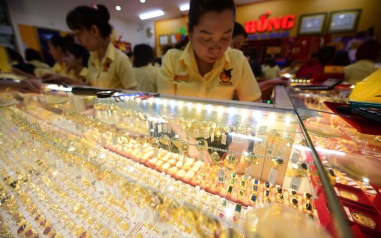 gia-vang-the-gioi-giam-manh-nhung-sjc-van-cao-hon-30-trieu-dong/luong