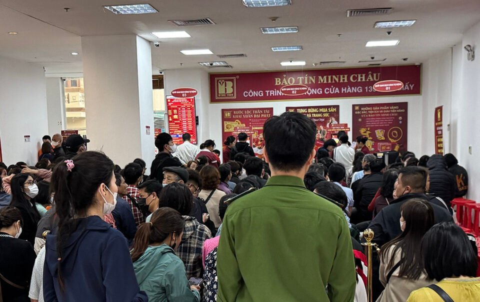 tiem-vang-o-at-'xa-hang',-cho-mua-thoai-mai-khi-gia-chenh-toi-gan-30-trieu/luong