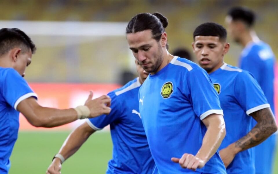 doi-tuyen-malaysia-vang-3-tru-cot-ngay-dau-tap-trung,-goi-toi-13-hau-ve-tai-dau-viet-nam