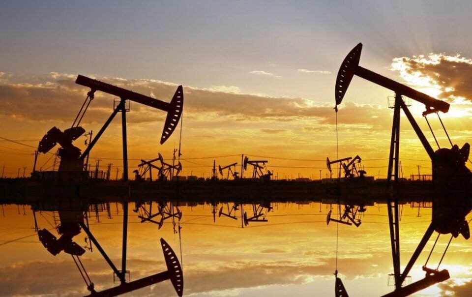 gia-xang-dau-hom-nay-243.2026:-lao-doc-11%-sau-tin-my-hoan-tan-cong-iran