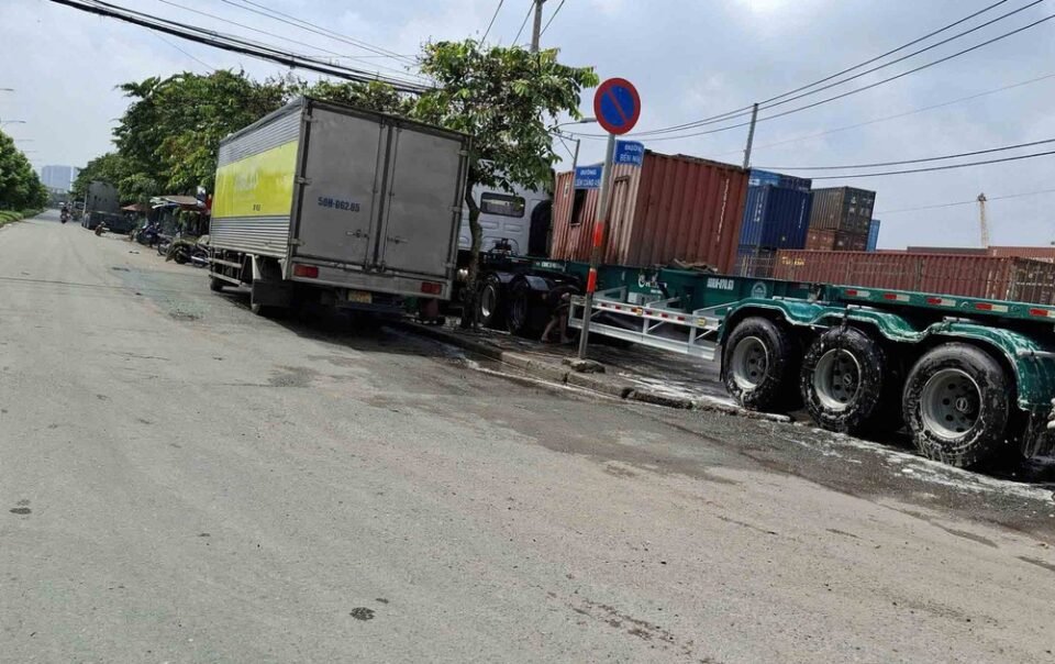 tiem-rua-xe-tren-duong