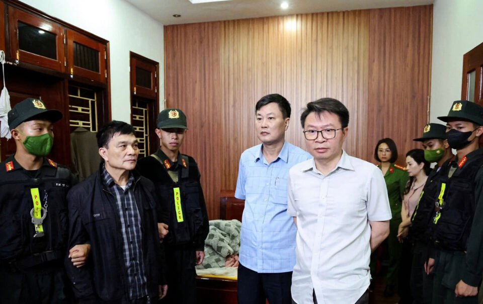 hon-200-canh-sat-dong-loat-dot-kich,-danh-sap-3-nhom-toi-pham-com-can-o-phu-tho