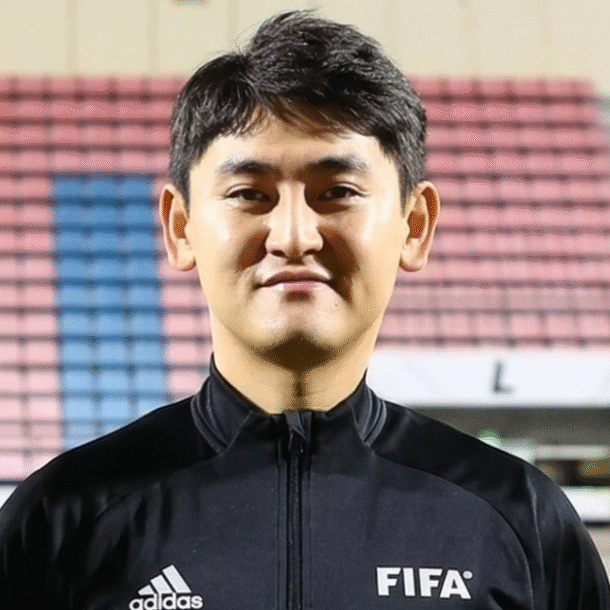 trong-tai-tung-bat-o-v-league-cam-coi-tran-viet-nam-voi-malaysia