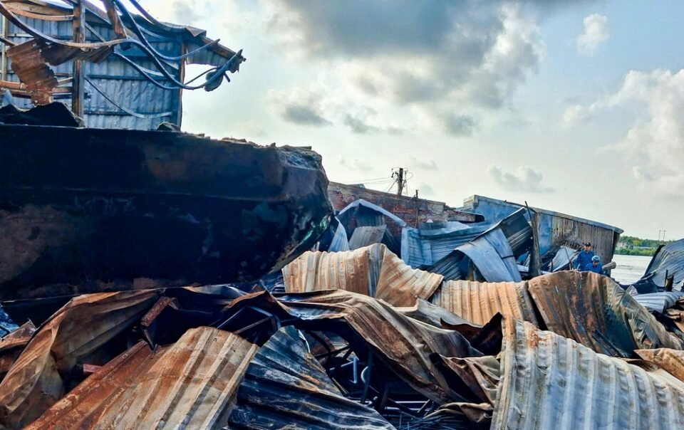 chay-day-nha-ven-song-ca-mau,-13-can-nha-bi-thieu-rui