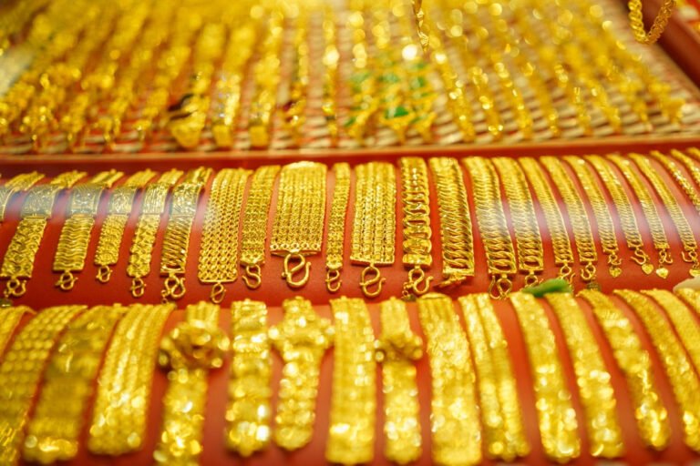 vang-bi-'thoi-bay'-hon-1.100-usd-tu-dinh,-lieu-con-giam-tiep?