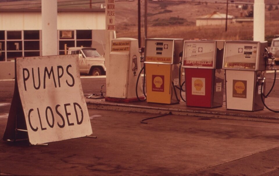 hai-cu-soc-dau-mo-lam-rung-chuyen-kinh-te-toan-cau-thap-nien-1970