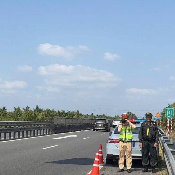 truong-hop-nao-bat-buoc-dat-bien-canh-bao-sau-o-to-150-met-tren-cao-toc?