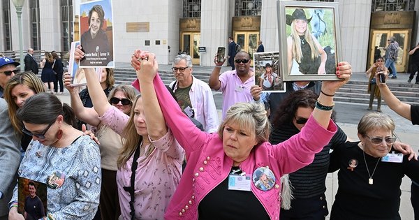 phuong-t&acirc;y-siet-chat-quan-l&yacute;-mang-x&atilde;-hoi