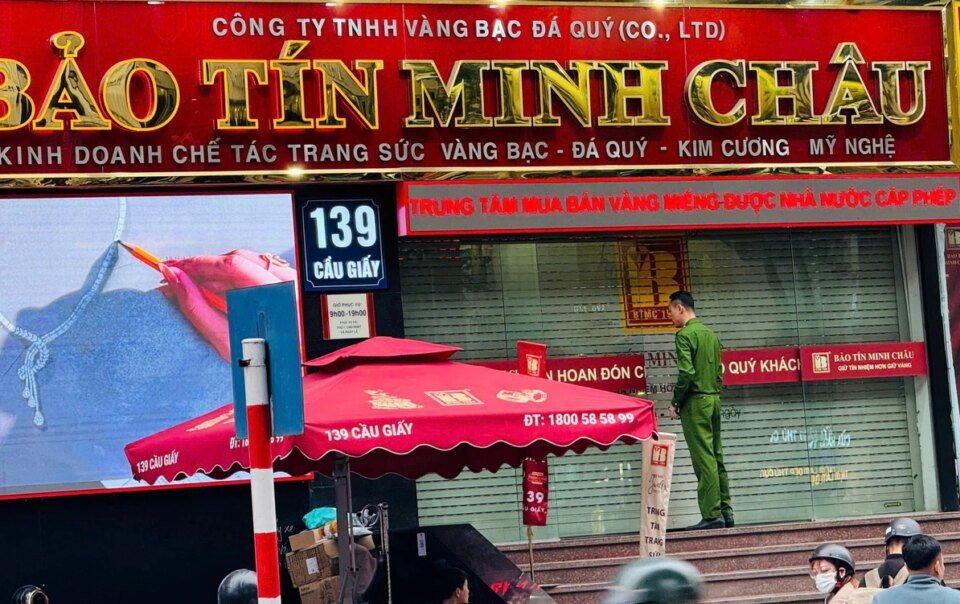 cua-hang-vang-bao-tin-minh-chau-giao-dich-tro-lai-tu-12h-trua-nay-sau-khi-dot-ngot-dong-cua