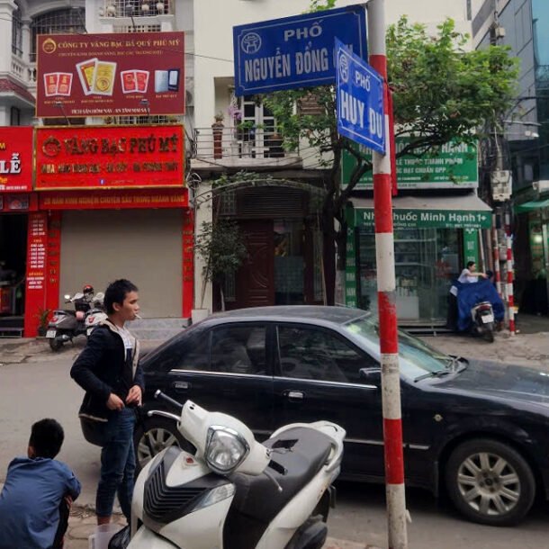 xac-minh-vu-tai-xe-o-ha-noi-bi-danh-khi-‘doi-hoi’-ve-trong-xe