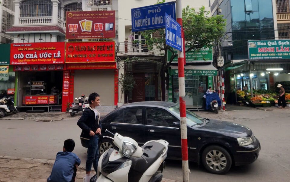 xac-minh-vu-tai-xe-o-ha-noi-bi-danh-khi-‘doi-hoi’-ve-trong-xe