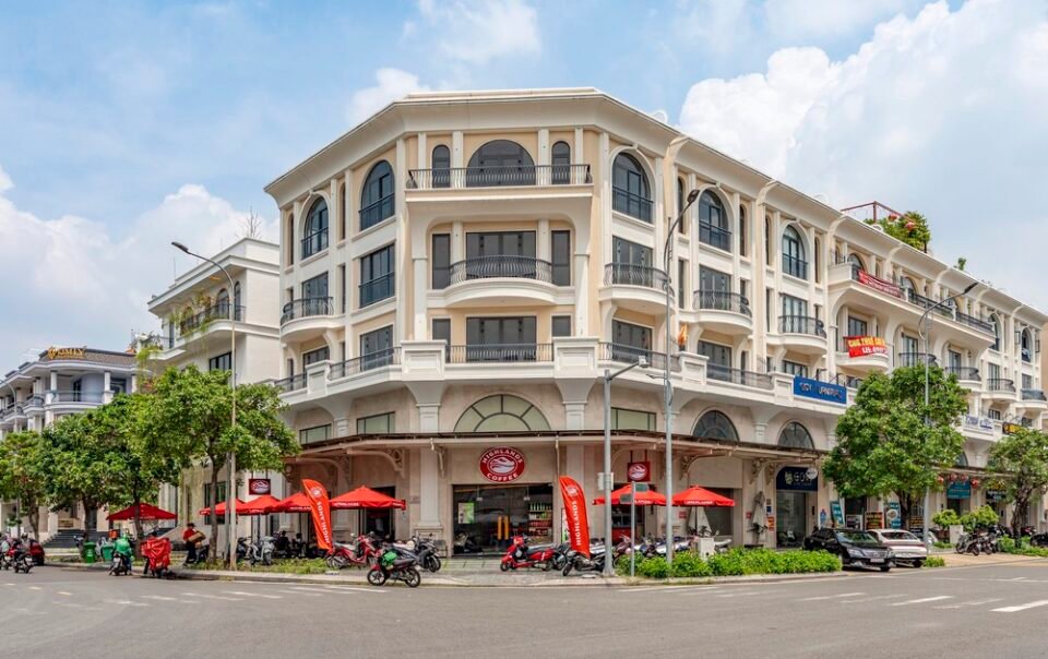 mua-nha-tai-van-phuc-city,-trai-nghiem-loat-thuong-hieu-noi-tieng-ngay-truoc-nha