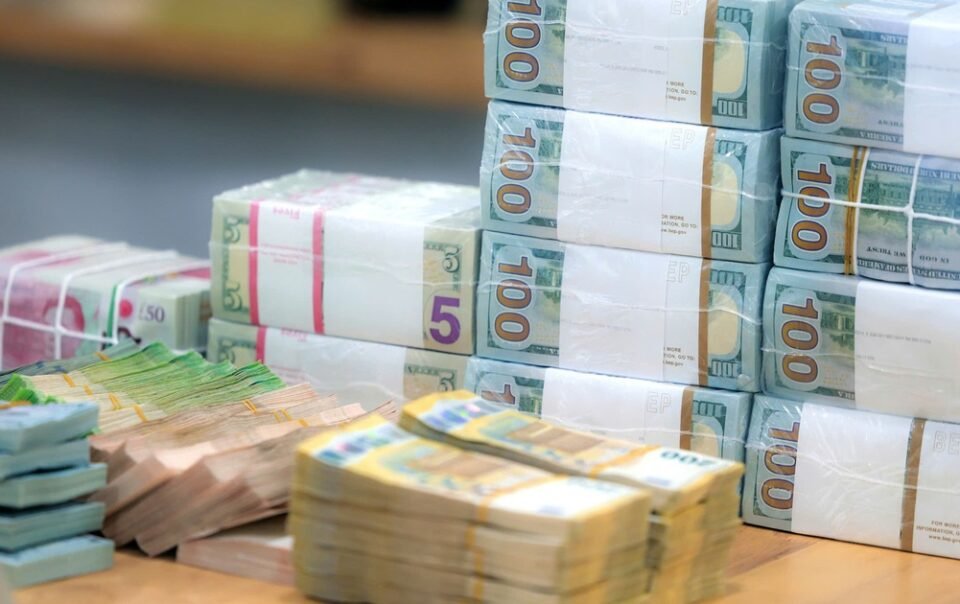 gia-usd-hom-nay-273.2026:-ngan-hang-tang-kich-tran