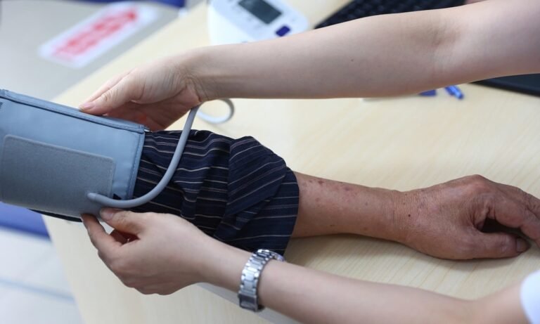 tang-huyet-ap-khien-nguoi-tre-guc-nga-khong-bao-truoc