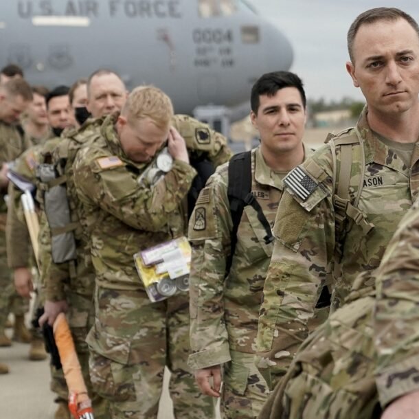 my-co-the-dieu-them-10.000-linh-toi-trung-dong