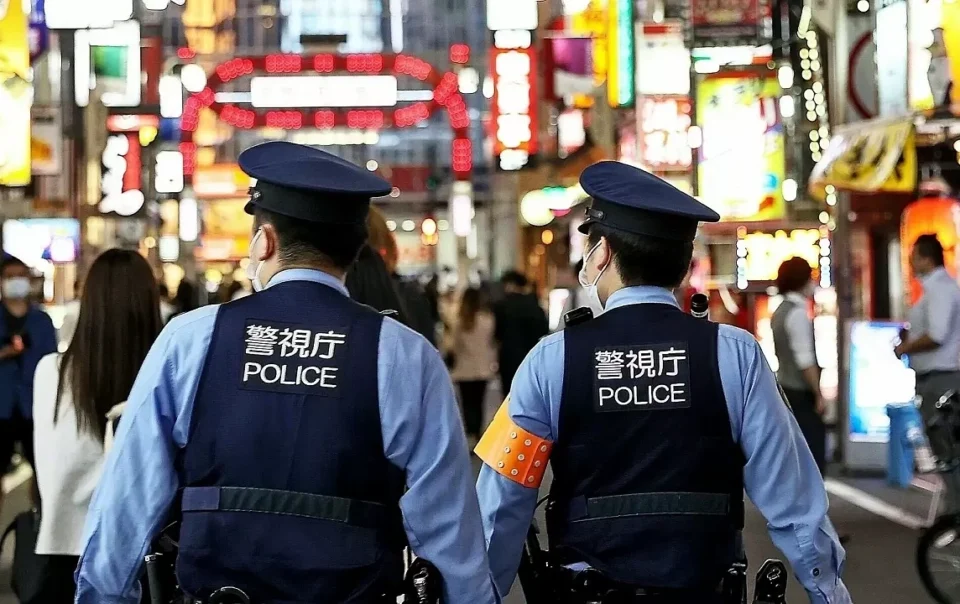 canh-sat-nhat-lanh-an-vi-lam-‘tay-trong’-cho-duong-day-moi-gioi-mai-dam