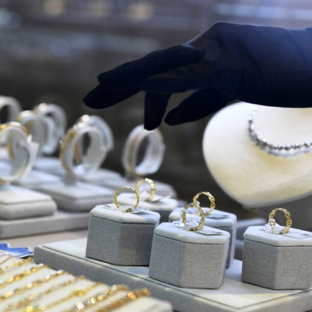 ngoai-bao-tin-minh-chau,-doanh-nghiep-ban-vang-nao-bi-chuyen-ho-so-sang-cong-an?