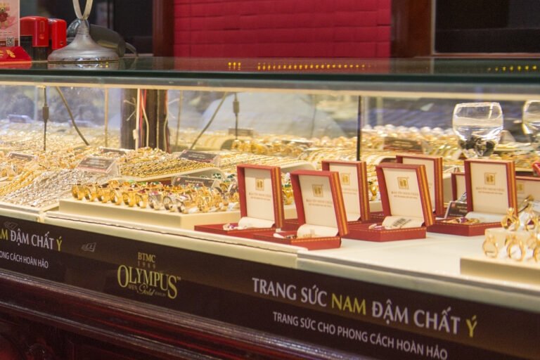 gia-vang-hom-nay-28/3/2026-dao-chieu-tang-manh,-vang-sjc-lai-vot-len-muc-cao-moi